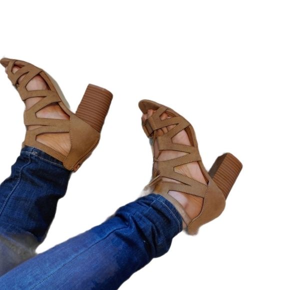 TAHARI SANDALS GLADIATOR SUEDE - Picture 7 of 9